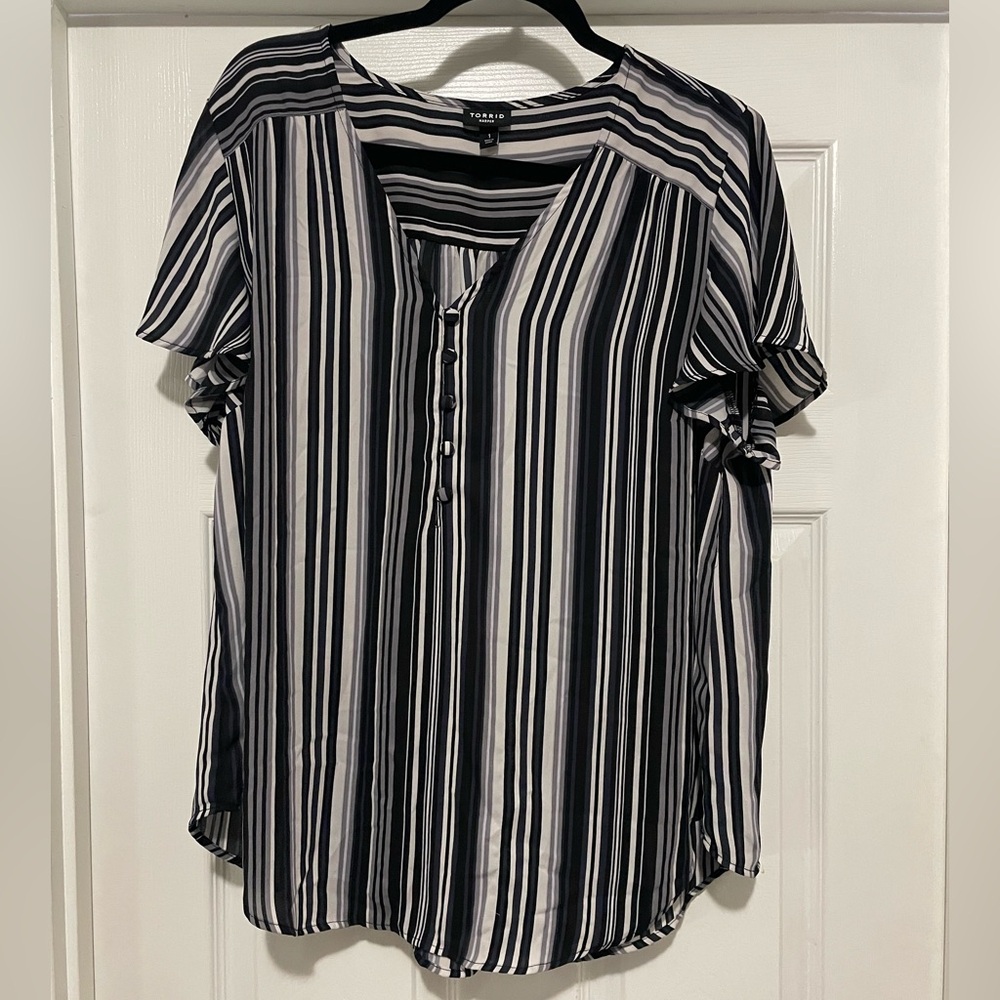 torrid Black and White Striped Short Sleeve Blouse